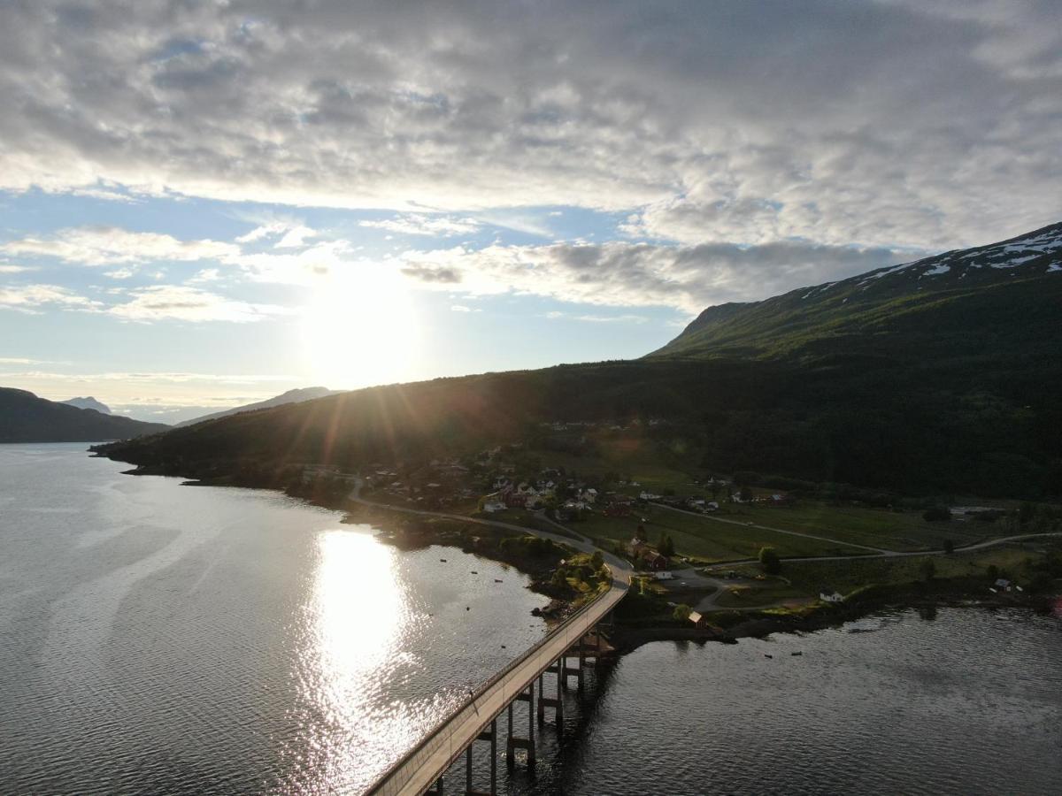 Arctic Inn Gratangen ภายนอก รูปภาพ